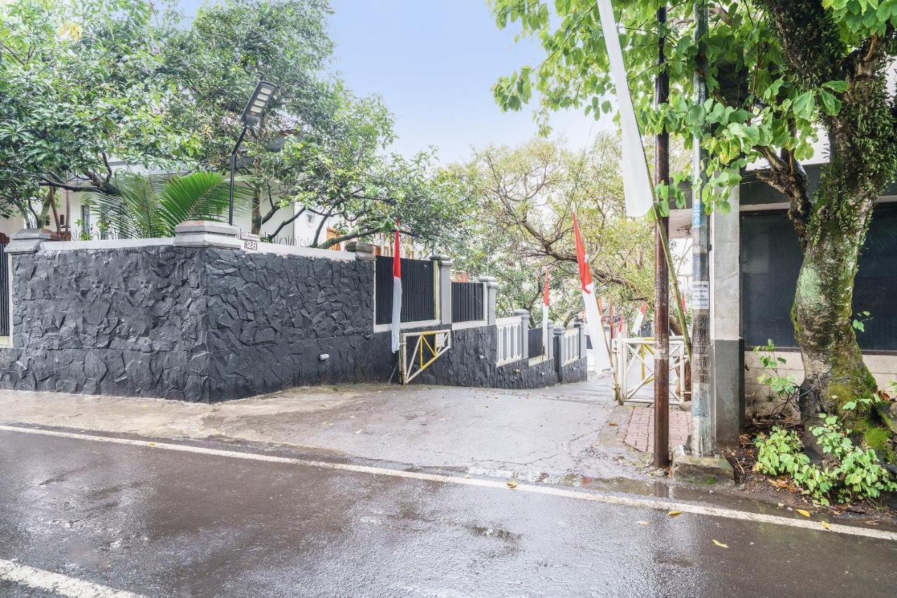 Oyo 91561 Gandhi Hotel Bandung Exterior photo