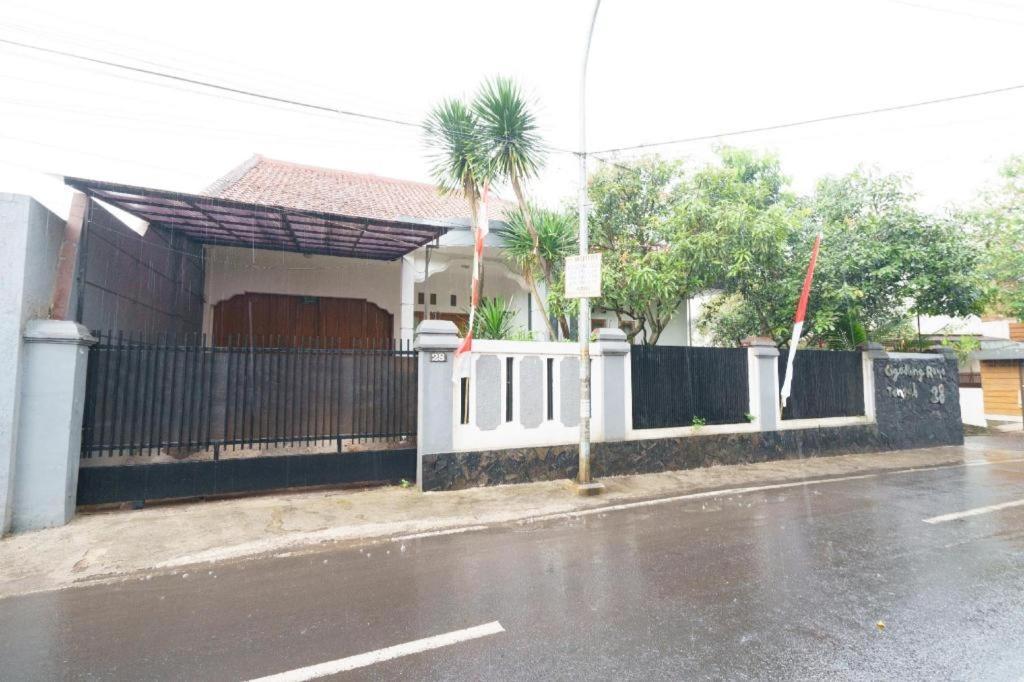 Oyo 91561 Gandhi Hotel Bandung Exterior photo